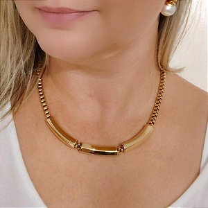 Colar correntaria com detalhes de canos folheado em ouro Joana