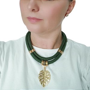 Colar Corda verde militar com pingente de folha costela de adão folheado em ouro ( LIMITADA)