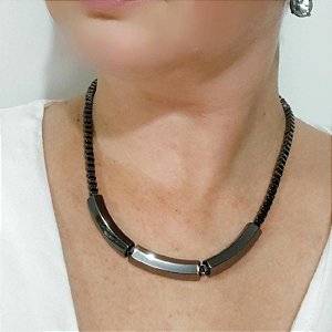 Colar correntaria com detalhes de cano  folheado em ródio Negro Joana