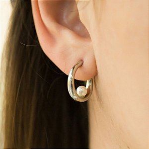Brinco de Argola pequena com detalhe pérola folheado em ródio Nádia
