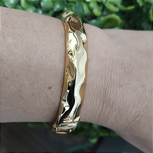 Pulseira articulada orgânico detalhes martelados folheado em Ouro ( tamanho único) 16 a 18 cm pulso