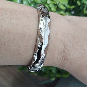 Pulseira articulada orgânico detalhes martelados folheado em Ródio ( tamanho único) 16 a 18 cm pulso