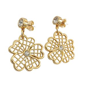 Brinco de pino com strass e flores vazadas folheado em ouro