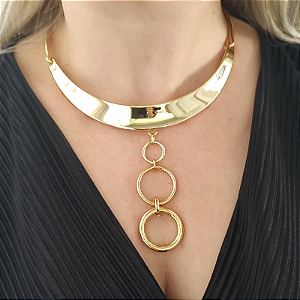 Colar aro fixo com detalhes de 3 elos folheado em ouro
