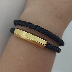 Pulseira courino trançado cor preta 2 voltas com cano e fecho imã  folheado em ouro