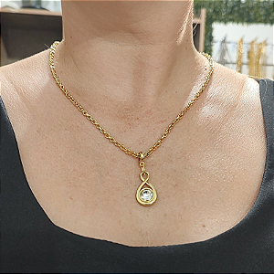 Colar correntaria pp com pingente de infinito pedra cristal ( strass) folheado em ouro tamanho 45 cm
