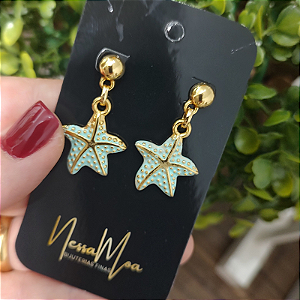 Brincos de pino com pingente de Estrela do Mar verde água folheado em ouro