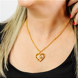 Colar correntaria coração com detalhe strass folheado em ouro ( 40 cm)