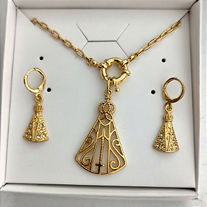 KIT NOSSA SENHORA APARECIDA - Colar  correntaria 45 cm com pingente vazada nossa Senhora  + brincos folheado em ouro