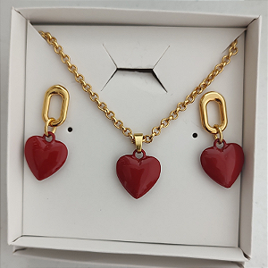 KIT CORAÇÃO RESINA VERMELHO - Colar correntaria 45 cm + Brincos formato coração Resina vermelho folheado em ouro