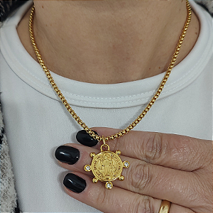 Colar correntaria p veneziana com pingente são bento com strass folheado em ouro 40 cm
