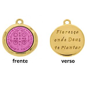 Pingente São Bento com resina Rosa folheado em ouro