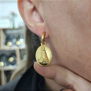 Brinco argola pequena com pingente Nossa Senhora Aparecida  Folheado em ouro
