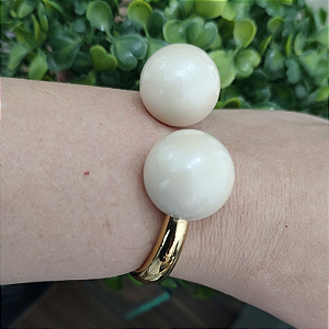 Pulseira  bolas resinadas pérola ( bege)  folheado em ouro  (serve até pulso 17 cm)