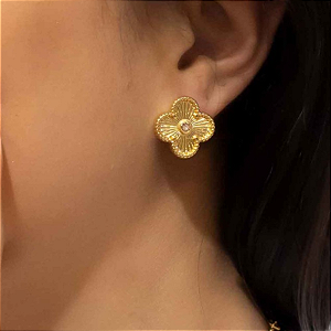 Brincos de formato trevo sem resina com strass folheado em ouro