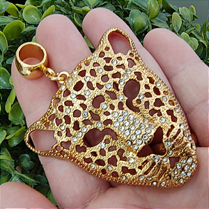 Pingente de onça grande com strass folheado em ouro