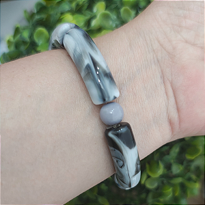 Bracelete Resinado acizentado ajustável com elastano ( pode molhar)