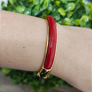 Bracelete Articulado com detalhe de resina vermelho folheado em ouro  ( serve até pulso 18 cm)