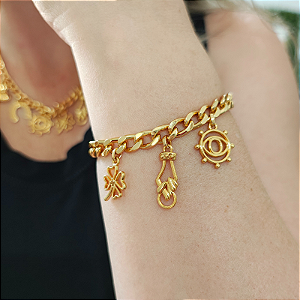 Pulseira correntaria  elos grumed com pingentes patuás( olho grego , figa e trevo) folheado em ouro