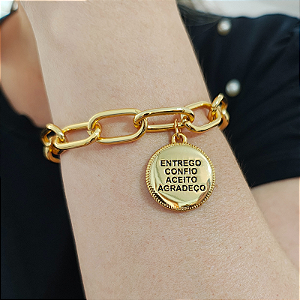 Pulseira correntaria Pulseira de Elos Largos com Pingente "Entrego, Confio e Agradeço" folheado em ouro
