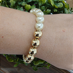 Pulseira pérola e meio esferas  folheado em ouro ( tamanho único serve até pulso 18 cm)