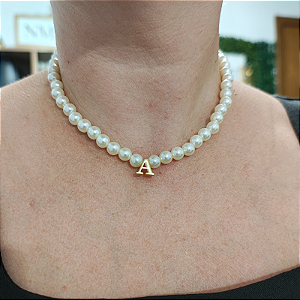 Colar choker pérolas com LETRA PERSONALIZADA folheado em ouro ( 38 cm)