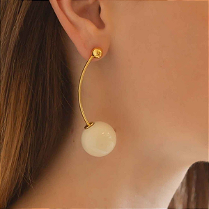 Brinco de pino com aste e bola bege Folheado em ouro