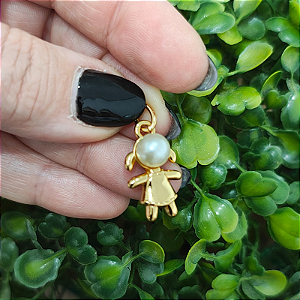 Pingente Menina com Pérola de 23 mm – Folheado em Ouro