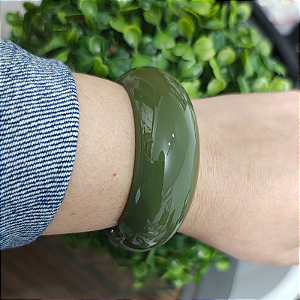 Bracelete Articulado com Resina Verde  – Folheado a Ouro (Tamanho Único 15 a 17 cm)