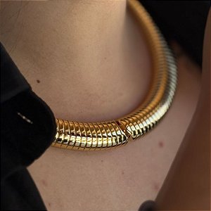 Colar Maxi articulado estilo lacraia folheado em ouro (Edição Limitada)