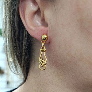 Brinco de Pino com pingente de figa vazado folheado em ouro
