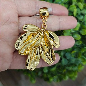 Pingente de Folha dourada folheado em  ouro ( 6 cm X 6 cm)