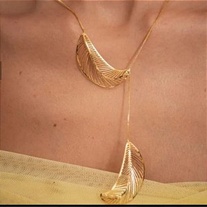 Colar corrente veneziana fina  gavatinha com duas folhas desenhadas  Folheado em  ouro ( 45 cm)