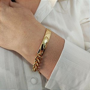 Pulseira placa lisa curvada  e corrente grumed folheado em ouro