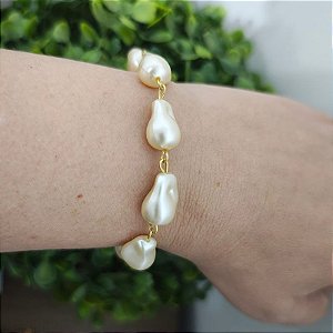 Pulseira com detalhes de pérolas barrocas ovais folheado em Ouro