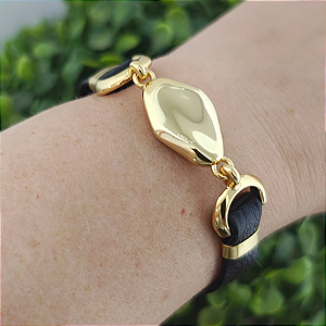 Pulseira couro preta com peça gota orgânica folheado em ouro
