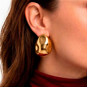 Brinco de pino oval orgânico grande folheado em ouro