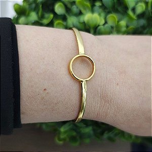 Bracelete Ajustável com detalhe circulo vazado folheado em ouro ( serve até pulso 18 cm)