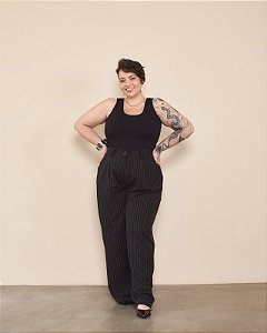 CALÇA ALFAIATARIA RETA RISCA DE GIZ PRETO PLUS SIZE