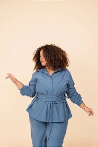 CAMISA RELAXED COTELÊ COM AMARRAÇÃO AZUL DELPHIS PLUS SIZE