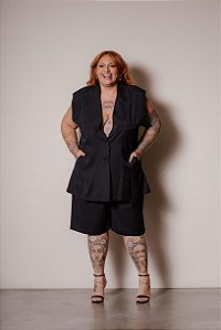 BERMUDA ALFAIATARIA LONGA PRETO PLUS SIZE