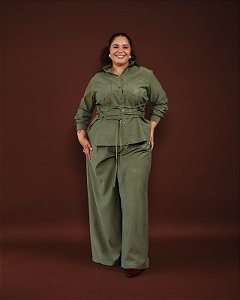 CAMISA RELAXED COTELÊ COM AMARRAÇÃO VERDE MUSGO PLUS SIZE