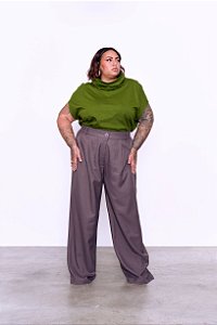 CALÇA ALFAIATARIA RETA CINZA CHUMBO ESCURO PLUS SIZE