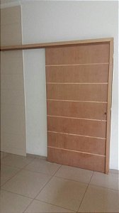 porta correr frisada