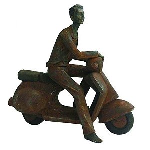 Escultura Motoqueiro Retrô em resina 26x25Cm