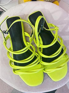 sandalia dourada satinato