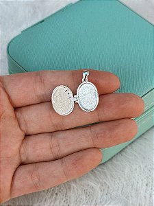 Pingente de Prata Relicário Oval Zircônias