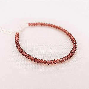 Pulseira Cristais na Cor Rosa Granada