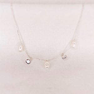 Choker de Pérolas e Pontos de Luz