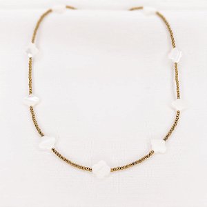 Choker de Trevos de 4 Folhas de Madrepérola e Esferas de Hematitas Douradas